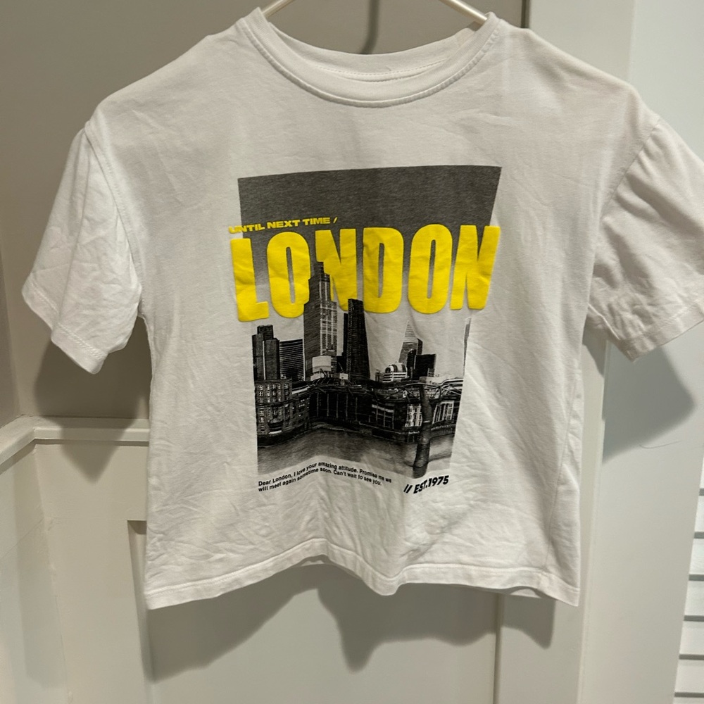 Zara White and Yellow London Graphic Tee size 9/10
